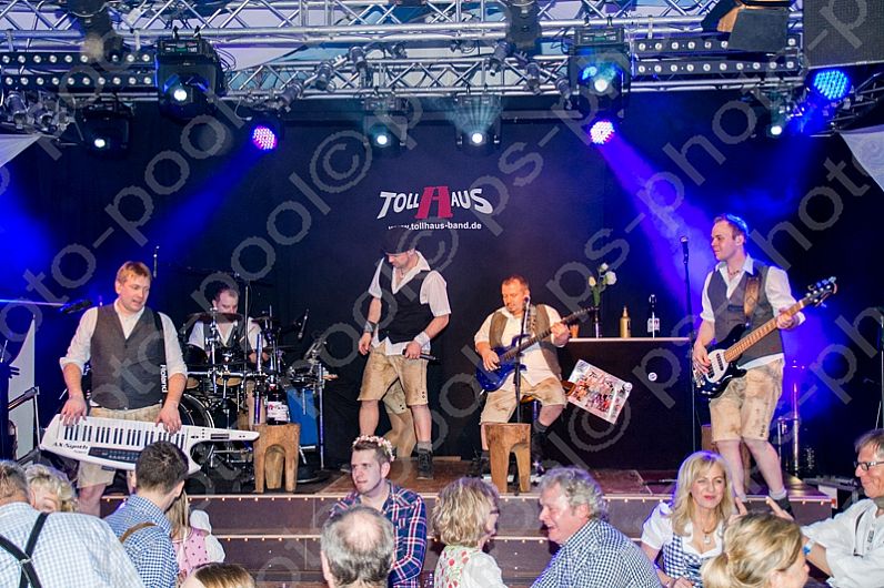 2016-04-09 Beckenhof 1. Fruehlings-Wies`n