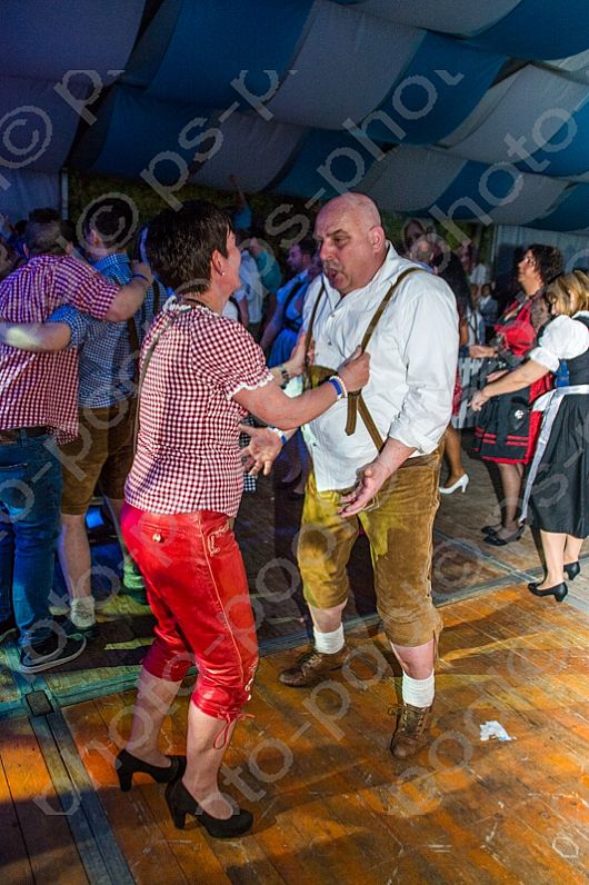 2016-04-09 Beckenhof 1. Fruehlings-Wies`n